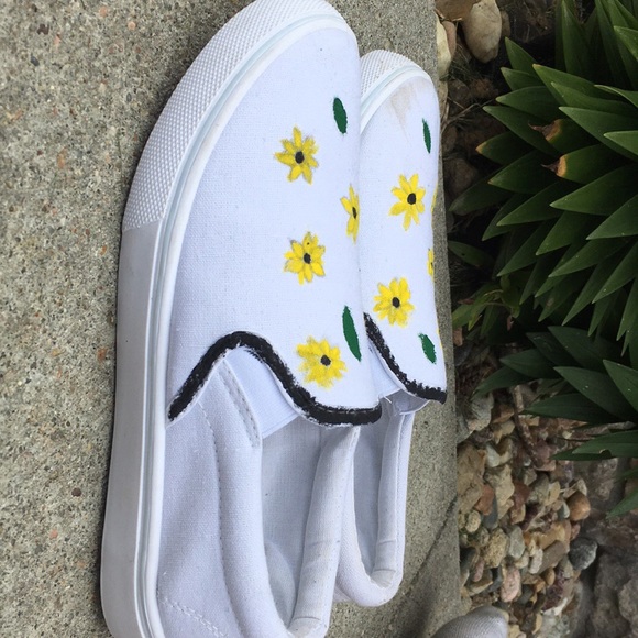 White sunflower and leaf print shoes - Picture 2 of 5